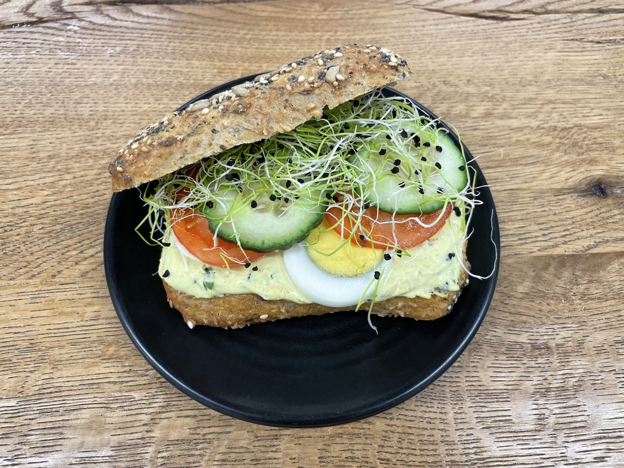 Curry-Quark Sandwich mit Ei